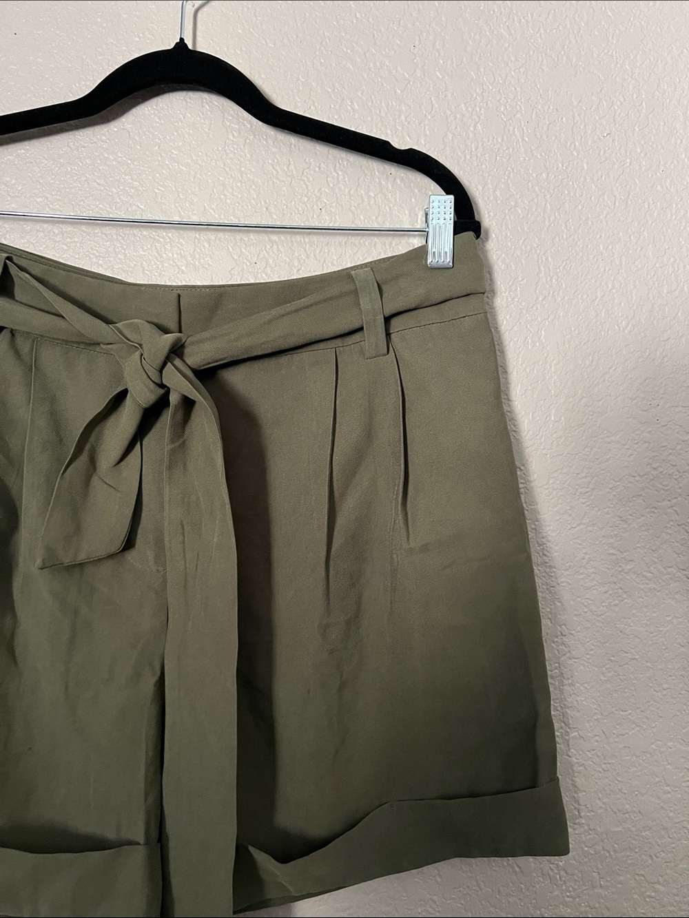 Worthington High-Waist Belted Pleated Shorts Size 12 NWT Avocado Green - Picture 2 of 5